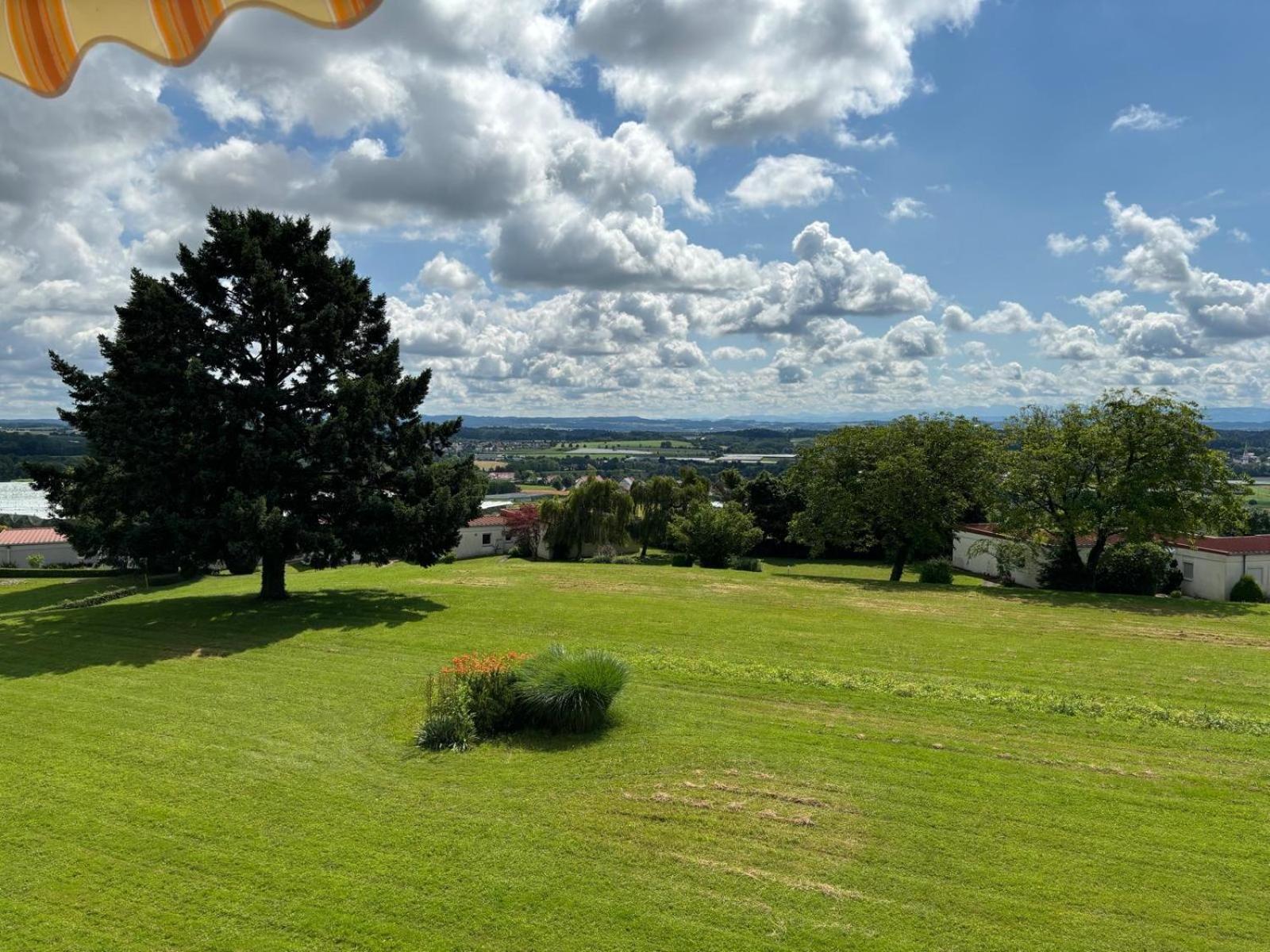 Ferienappartement Mit Berg- Und Seesicht Oberteuringen Bagian luar foto